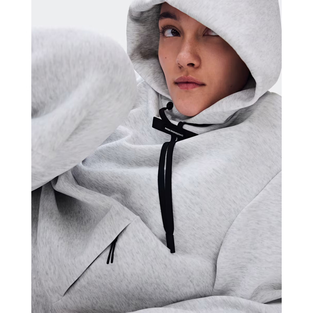 On Running Women's Focus Tech Hoodie