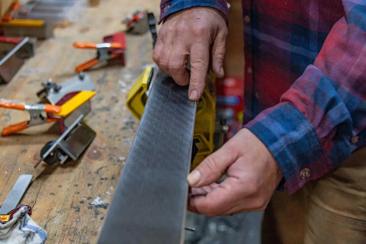 Hand Tune vs Machine Tune: What's Better for Ski and Snowboard Edge Performance?