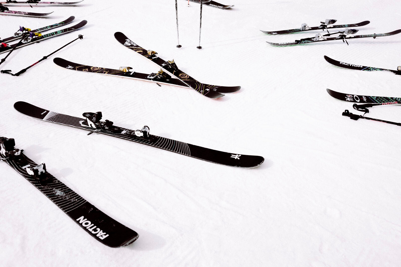 a bunch of skis ambiently laying on the snow