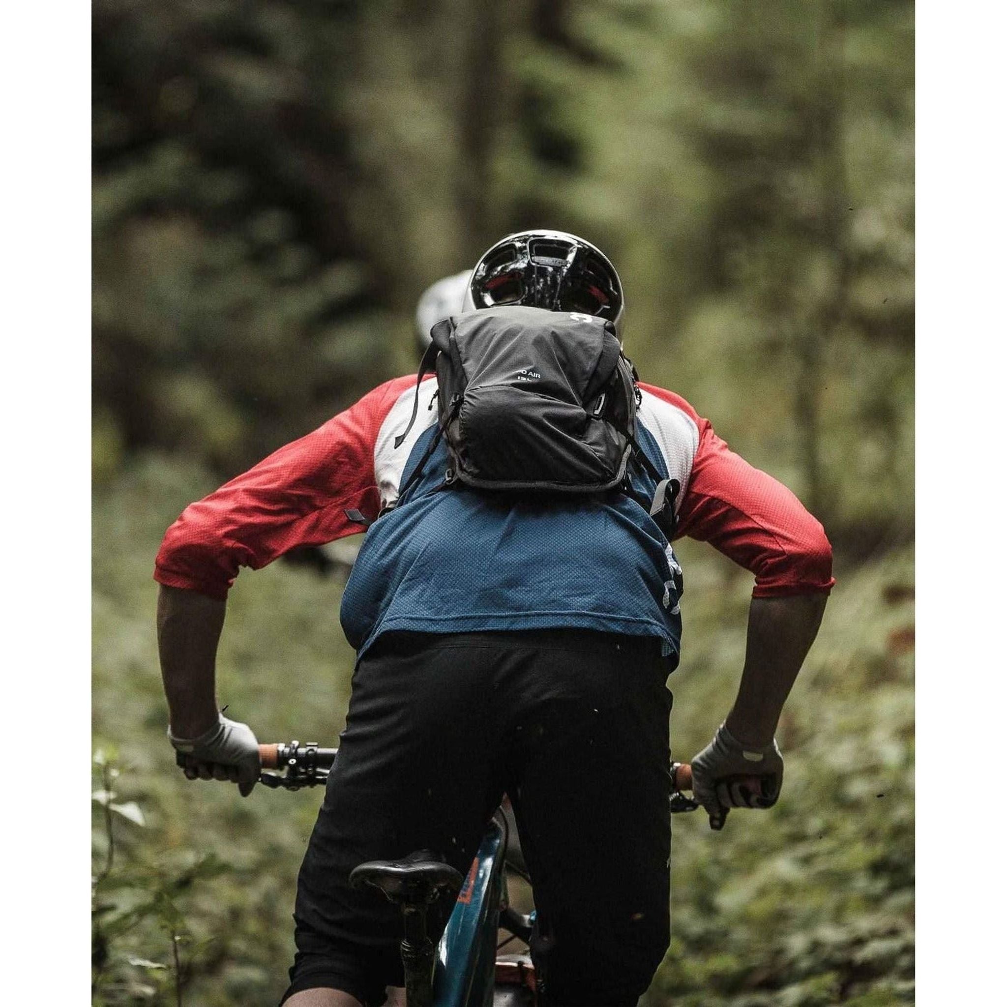 POC Essential Enduro Light Short Outside Sports